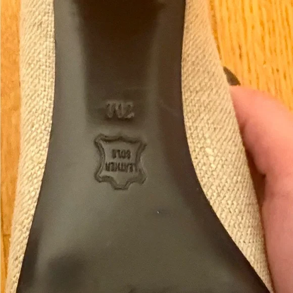 Tory Burch Beige & Black Trim Pumps with Red Block Heel - Picture 5 of 6